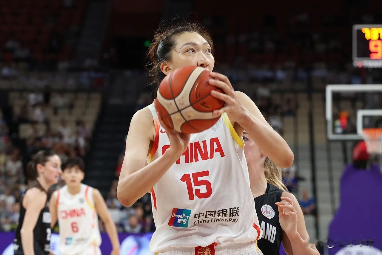 这就是躺平的后果，韩旭19投7中仅得18分！

今晚中国女篮输给日本，双塔战术没