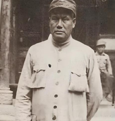1939年，贺龙拟定了一份旅长任命名单，报给延安。毛主席看完没批，反而问了一句：