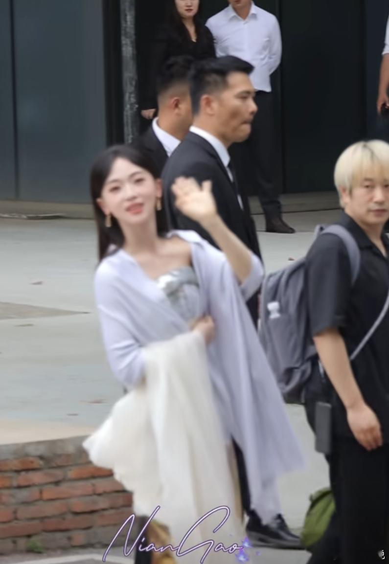 吴谨言产后首亮相，真的很有母性光辉，整个人都在发光 吴谨言产后状态太好了于正 吴