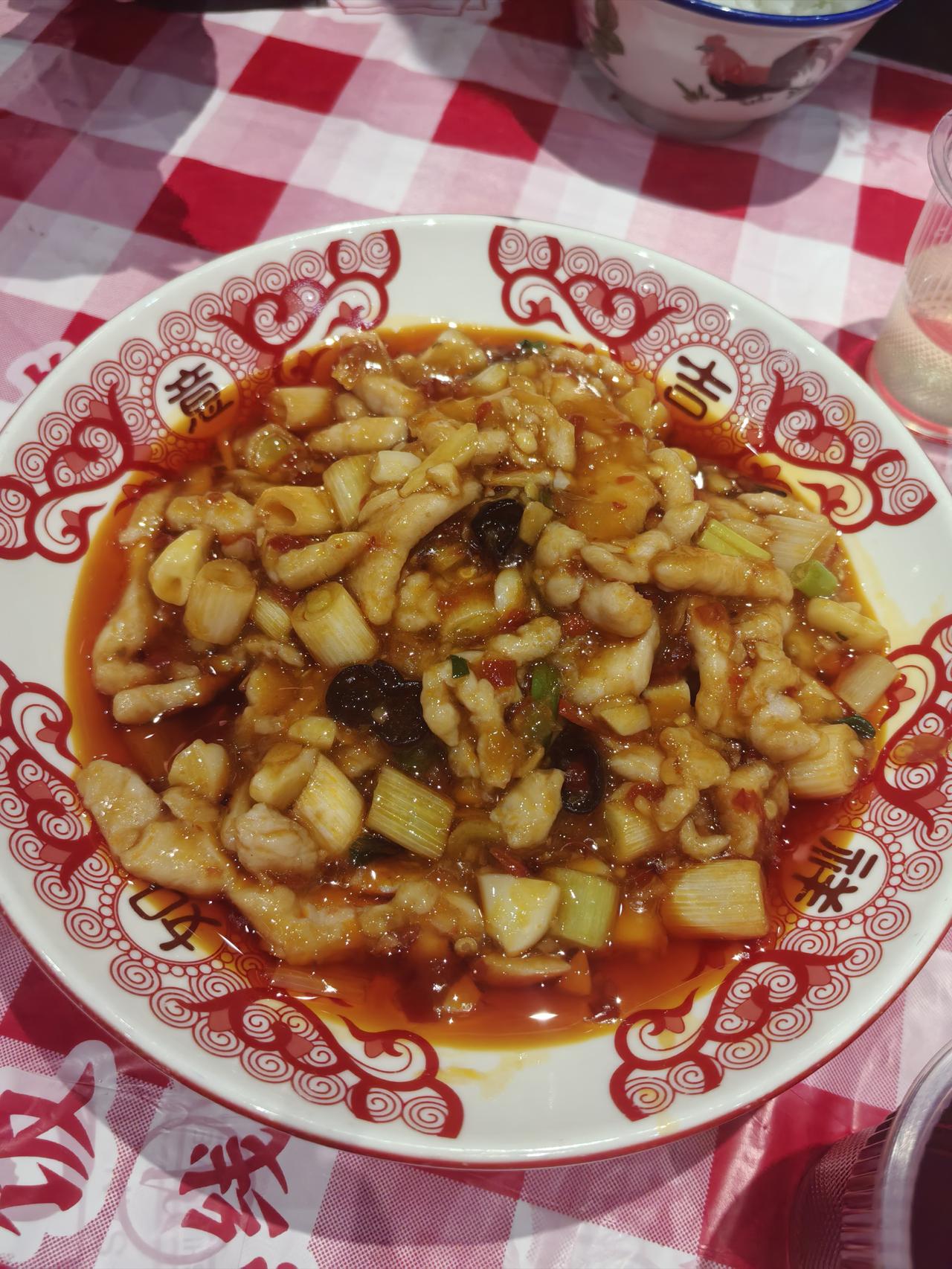 第二个就是它的剧集比较精炼，不像电视剧一样慢慢输出，单集3-10分钟，通勤、排队