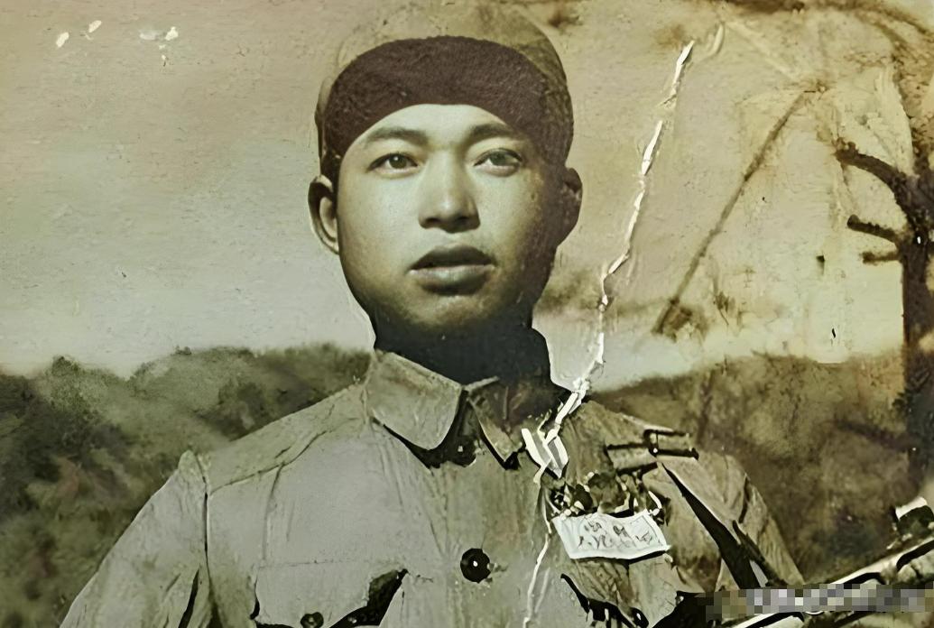 1963年，第40军118师副师长翟文清去内蒙古赤峰视察，路过一个村子的马棚，发
