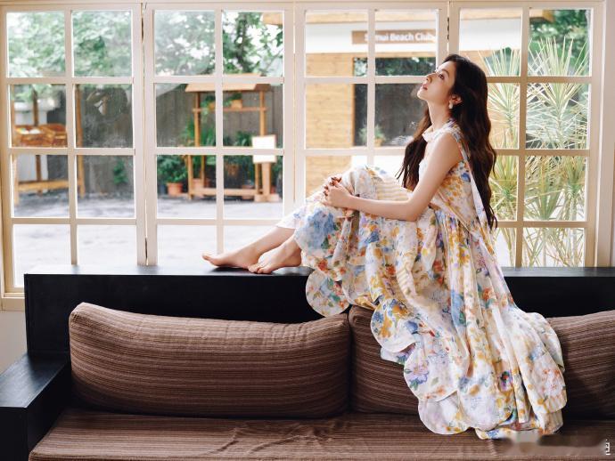 李兰迪广州活动李兰迪广州活动  线下现身的李兰迪美貌在线！生图质感绝佳，温柔灵动