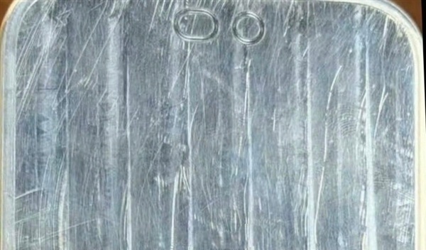 iPhone18Pro模具偷跑iPhone18 Pro 的灵动岛变小貌似已经是板