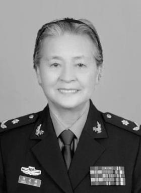 2008年的汶川地震，成都军区某位军长，猛的从凳子上站了起来，厉声训斥一名手下：