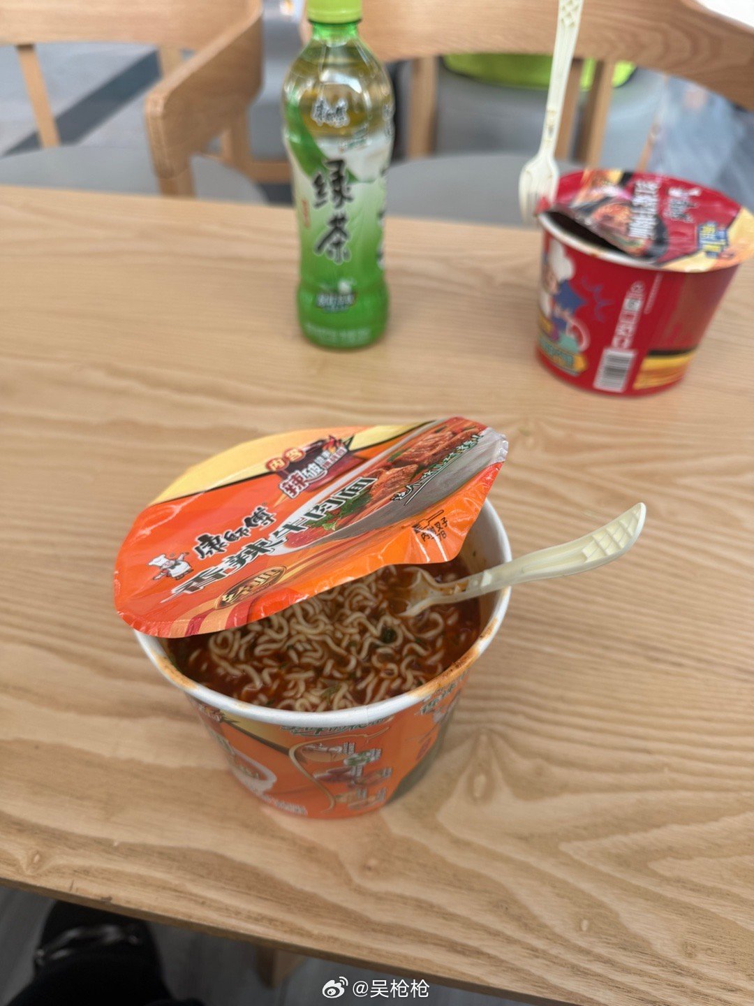 这是我今天的午餐好久没吃泡面了 还挺香 黑河·黑河瑷珲机场