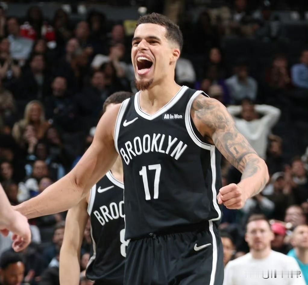 难怪篮网队要交易你！

今天篮网队客场对阵76人队的比赛，首节结束，双方战成27