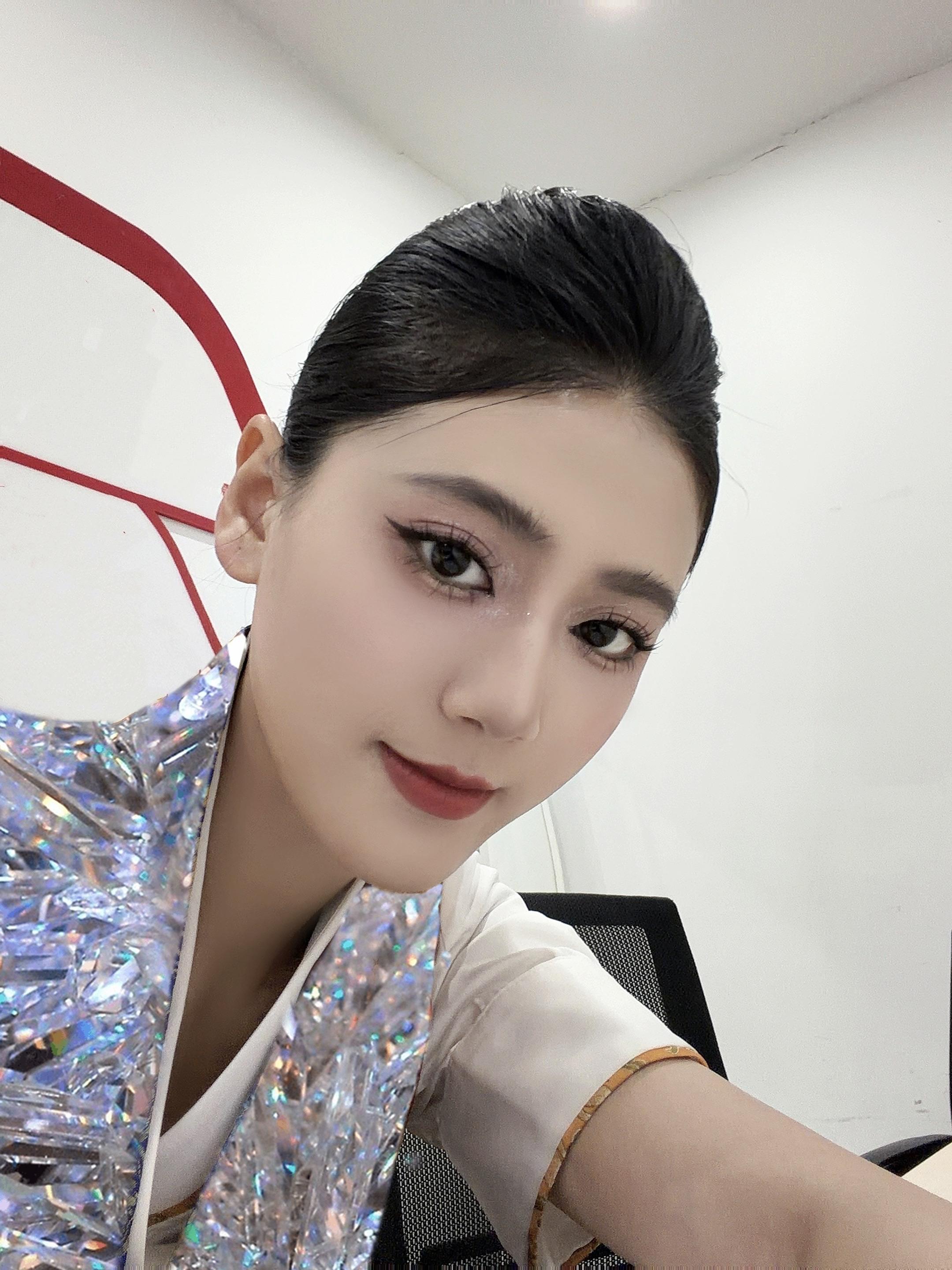 “永远太远了 明天一起飞深圳吧”✈️。