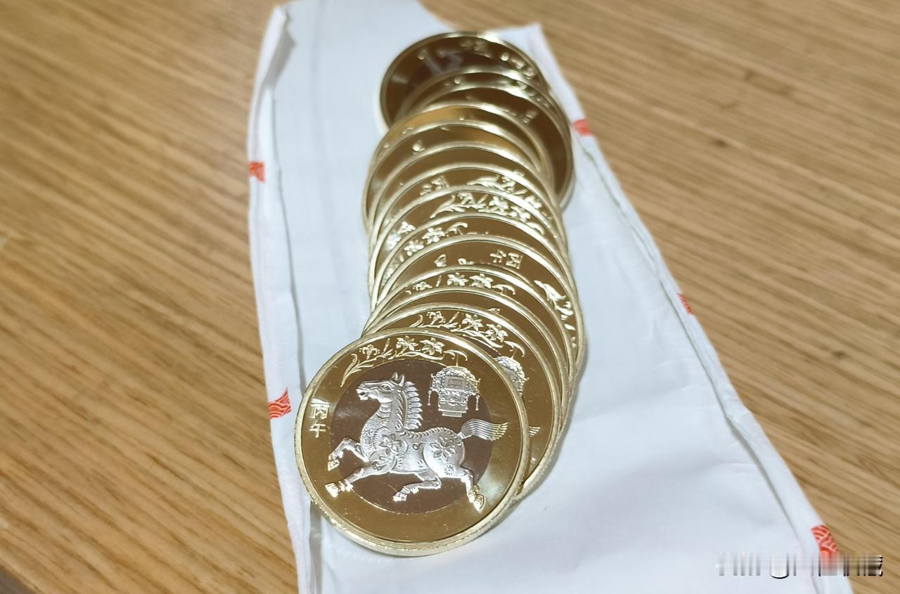随着2026马年纪念币正式发行完毕，第二轮双色铜合金生肖纪念币走完十二年完整周期