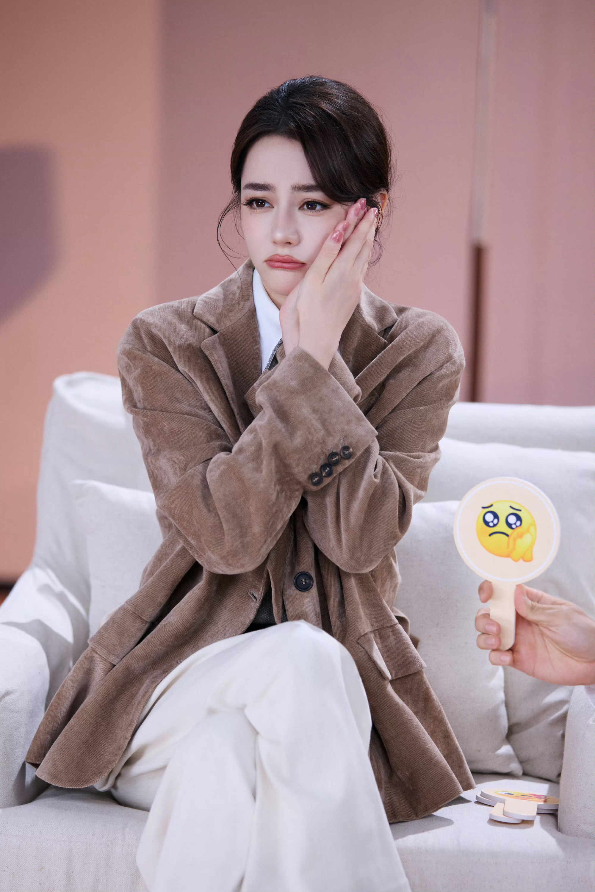 迪丽热巴助眠视频谁还没收到热巴的晚安温柔的晚安问候缓缓传来，伴着舒缓的语气，迪丽