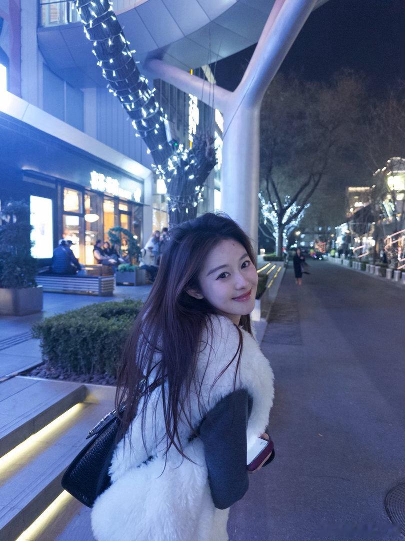 天天在三里屯晃荡把自己晃荡感冒了吧。日常分享今日妆容街拍OOTD日常碎片plog