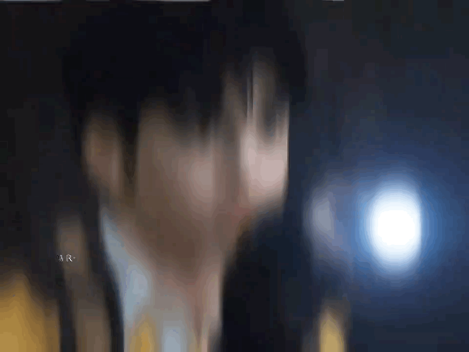 曾舜晞从吴小狗变吴老狗舜晞从吴小狗变吴老狗了！《九门》路透里他举着手电筒的样子，