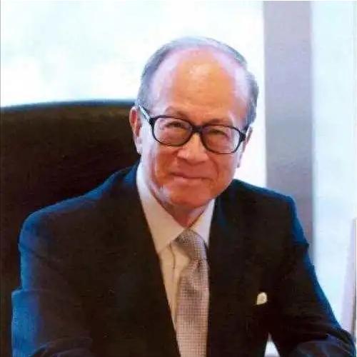 1996年，李嘉诚的儿子李泽钜被世纪悍匪张子强绑架，对方开价要20亿，还要和李嘉