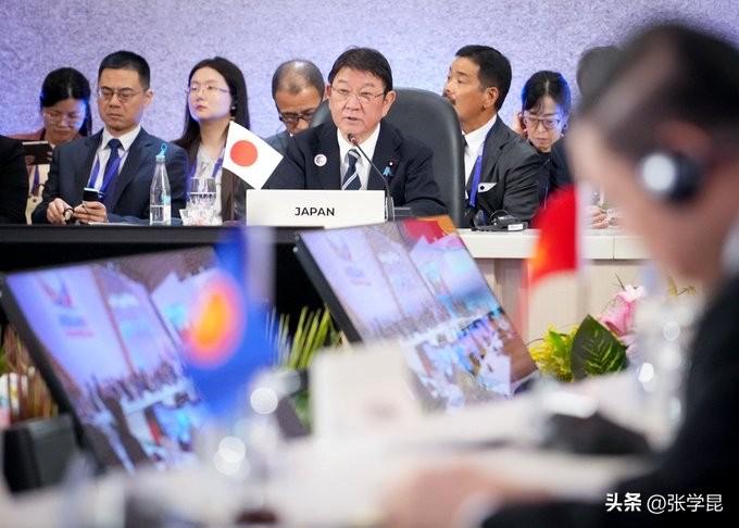 日本外务大臣茂木敏充今天发文说：“结束为期三天的菲律宾出差，于深夜返回日本。接下