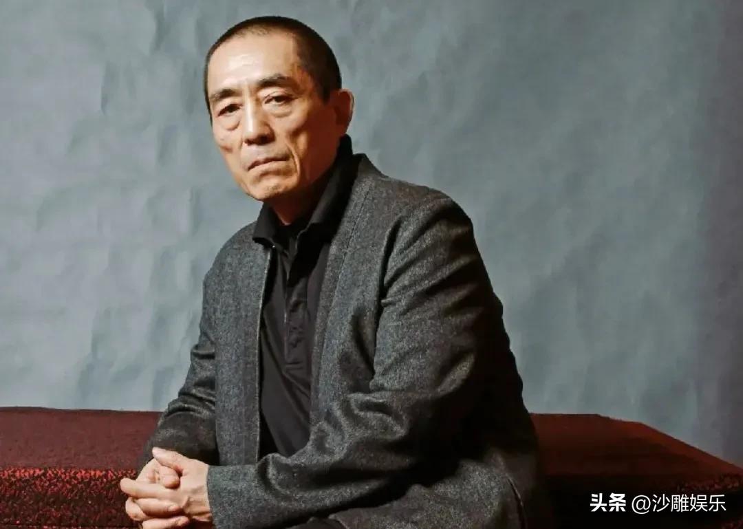 张艺谋，冲上热搜！

3月22日深夜，娱乐圈突然被一条画风清奇的热搜刷了屏——国