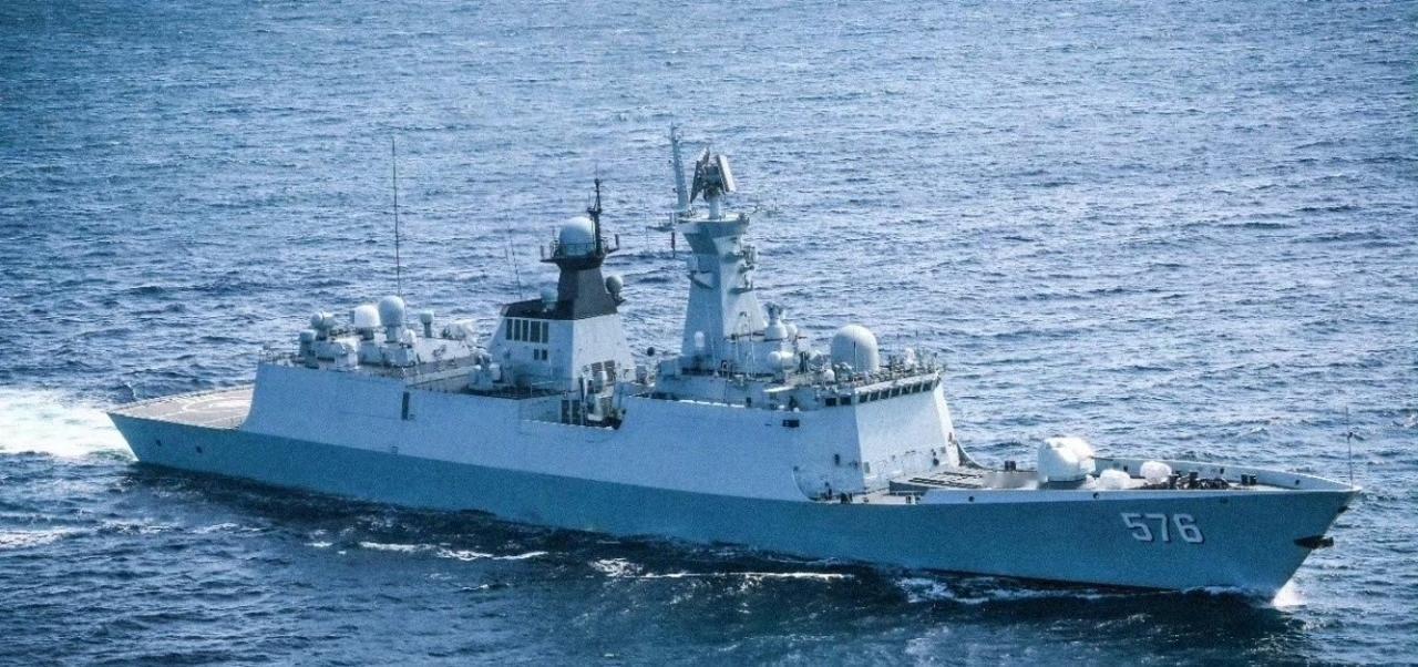 美军宣布封锁伊朗港口，全球航运慌作一团，两艘中资油轮却从容穿过了霍尔木兹海峡。