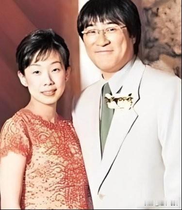 2003年，林忆莲向李宗盛提出离婚，李宗盛坦言：我年近半百，却要妻离子散，真的是