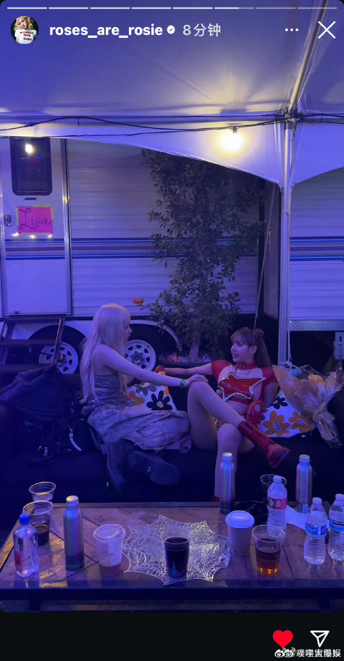 朴彩英Lisa紧紧拥抱科切拉这波回忆杀，朴彩英Lisa紧紧相拥，我直接尖叫！Li