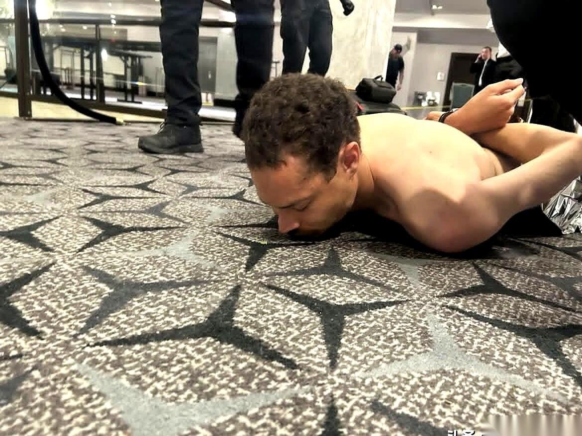 白宫记者晚宴的红毯还没走完，特朗普那边，一张所谓“枪击现场”的照片，直接甩了出来