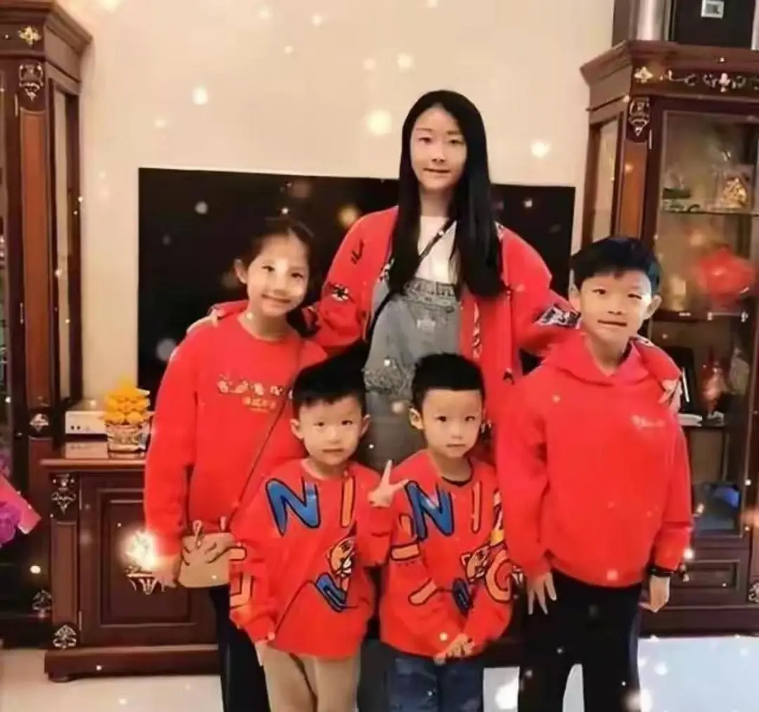 又一个郭晶晶？退役后嫁顶级豪门，7年连生4娃，如今已是顶级阔太 