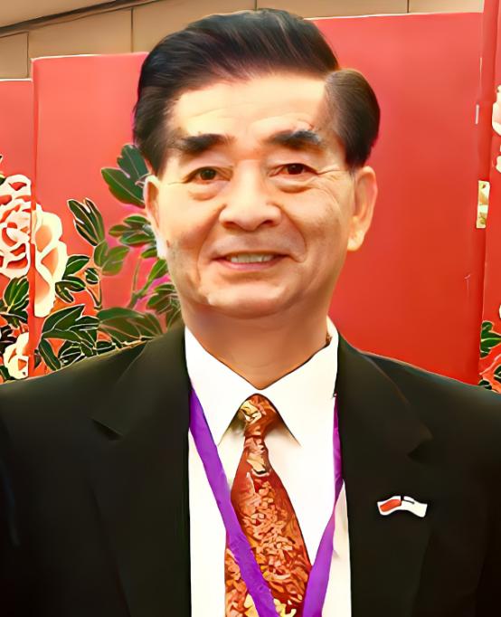 你敢信吗？一个被美国安插在中国潜伏了多年的间谍头子，居然是个天天笑眯眯、热心肠到