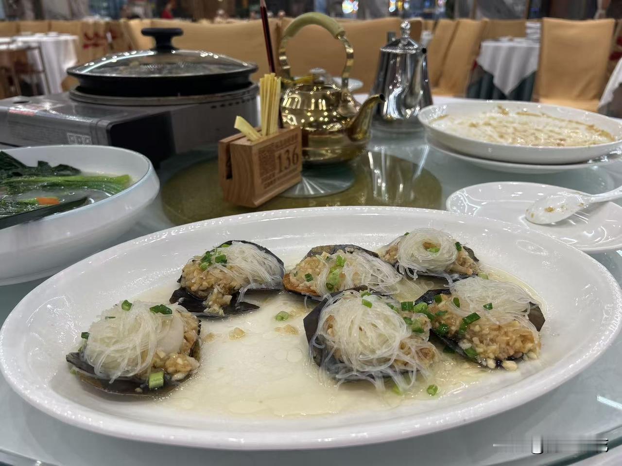 有人说，
生活中的希望是自己给的，
要把所有的希望都寄托在自己的身上。
这世上，