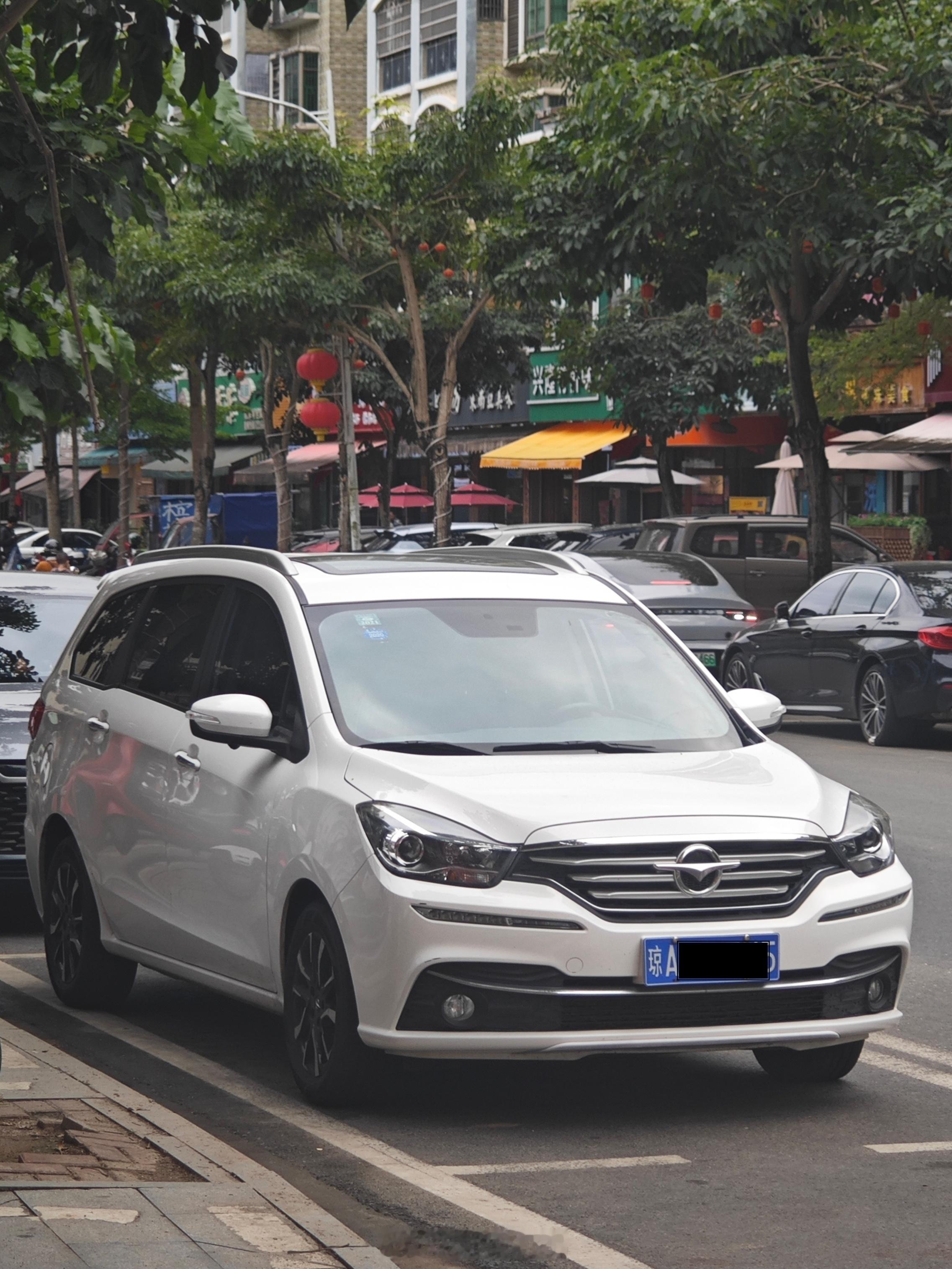 海马F7，232座椅布局，有同级难得的1.5T+6AT(现代)+多连杆后悬挂。M