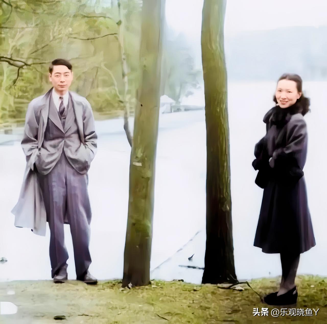 一九五零年，郭永怀、李佩夫妇在湖畔边的珍贵留影。真是惊艳了时光！