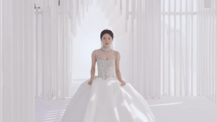 ……两个人看着都宽宽的 ​​​