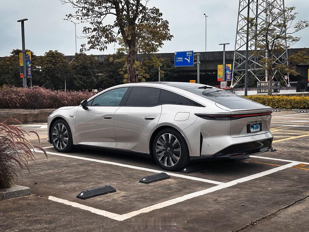 用了一个月，有不少深层的体验可以跟大家分享了，按照惯例拍个汇报先～这周似乎就今天