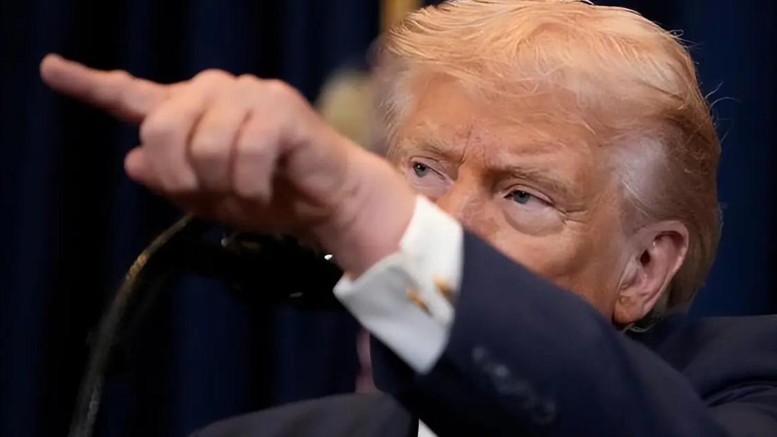 特朗普封锁霍尔木兹：看似狠招，实则把美军送入伊朗导弹靶场
 
特朗普宣称封锁霍尔