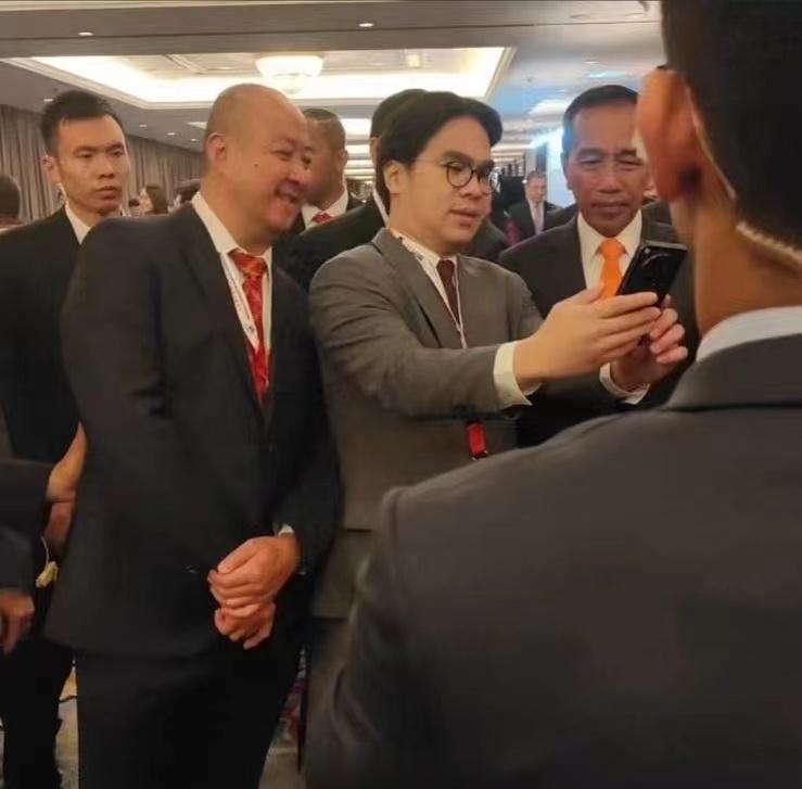 好家伙，国产折叠屏这波排面拉满了啊！刚看到有博主（WHYLAB）透露称，OPPO