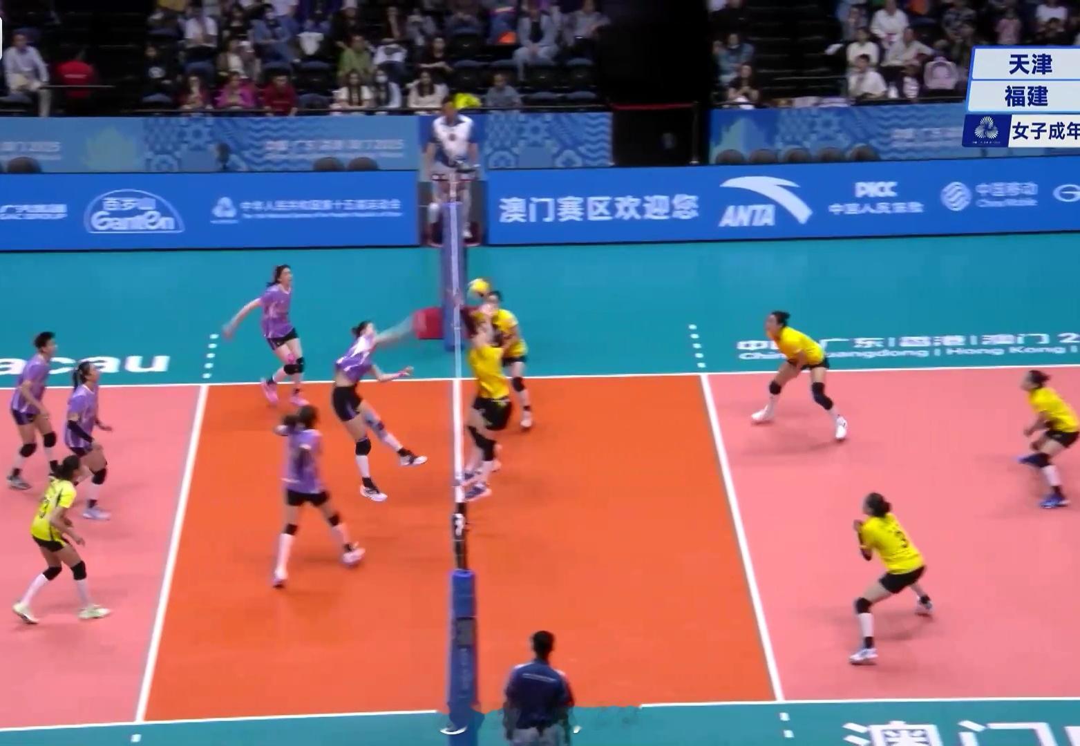 女排1/4决赛福建女排2比1天津女排（29-27 20-25 25-18）