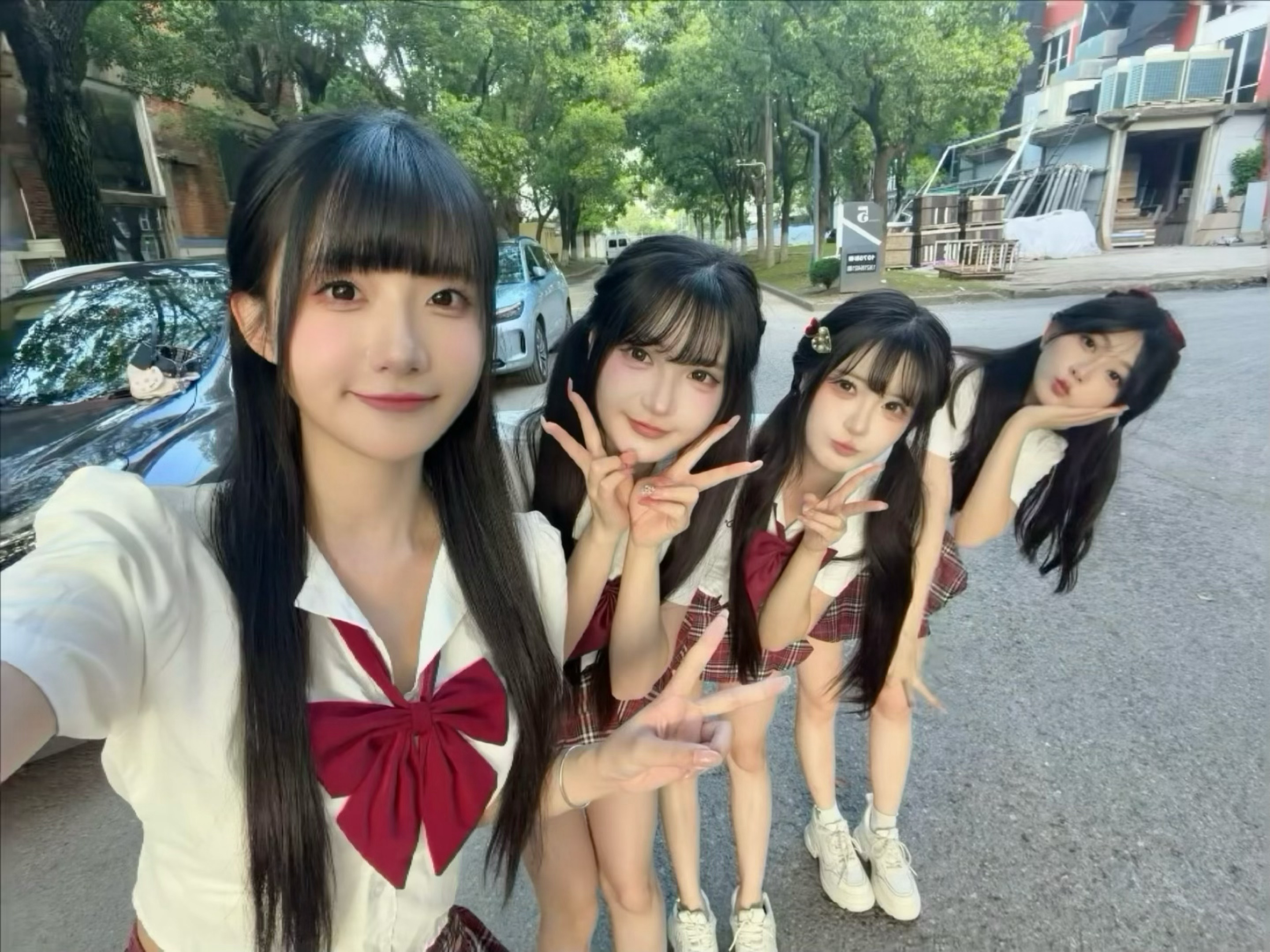 我选穿裙子那个 