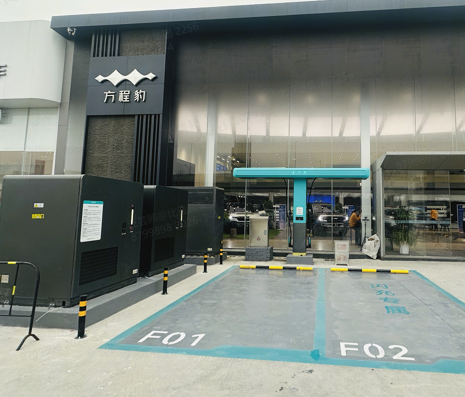 比亚迪闪充站建设真的猛比亚迪闪充5分好9分饱3分寒刷到比亚迪闪充桩的图，有点被圈