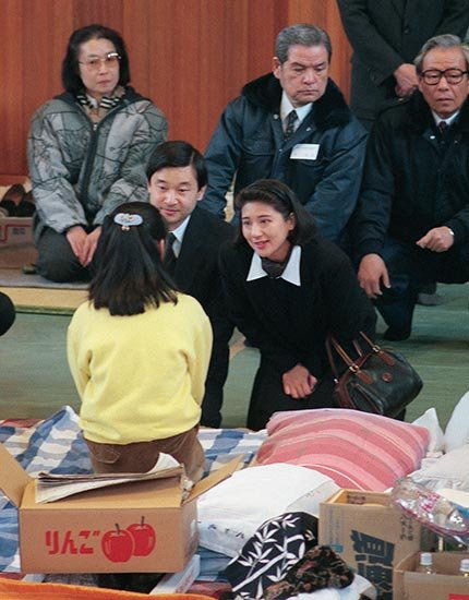 德仁去灾区 VS 高市早苗去灾区热点现场熊本地震