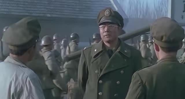 1948年10月，廖耀湘让宪兵枪毙作战不力的师长戴海容。戴海容看到宪兵后，命令卫