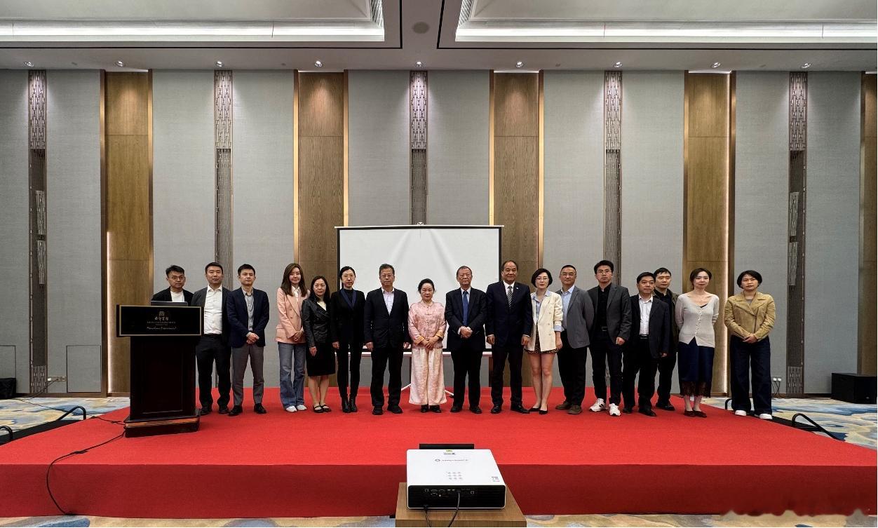 2025中国（上海）智能与新能源汽车峰会热议行业大势“今年以来，国际形势带来的不