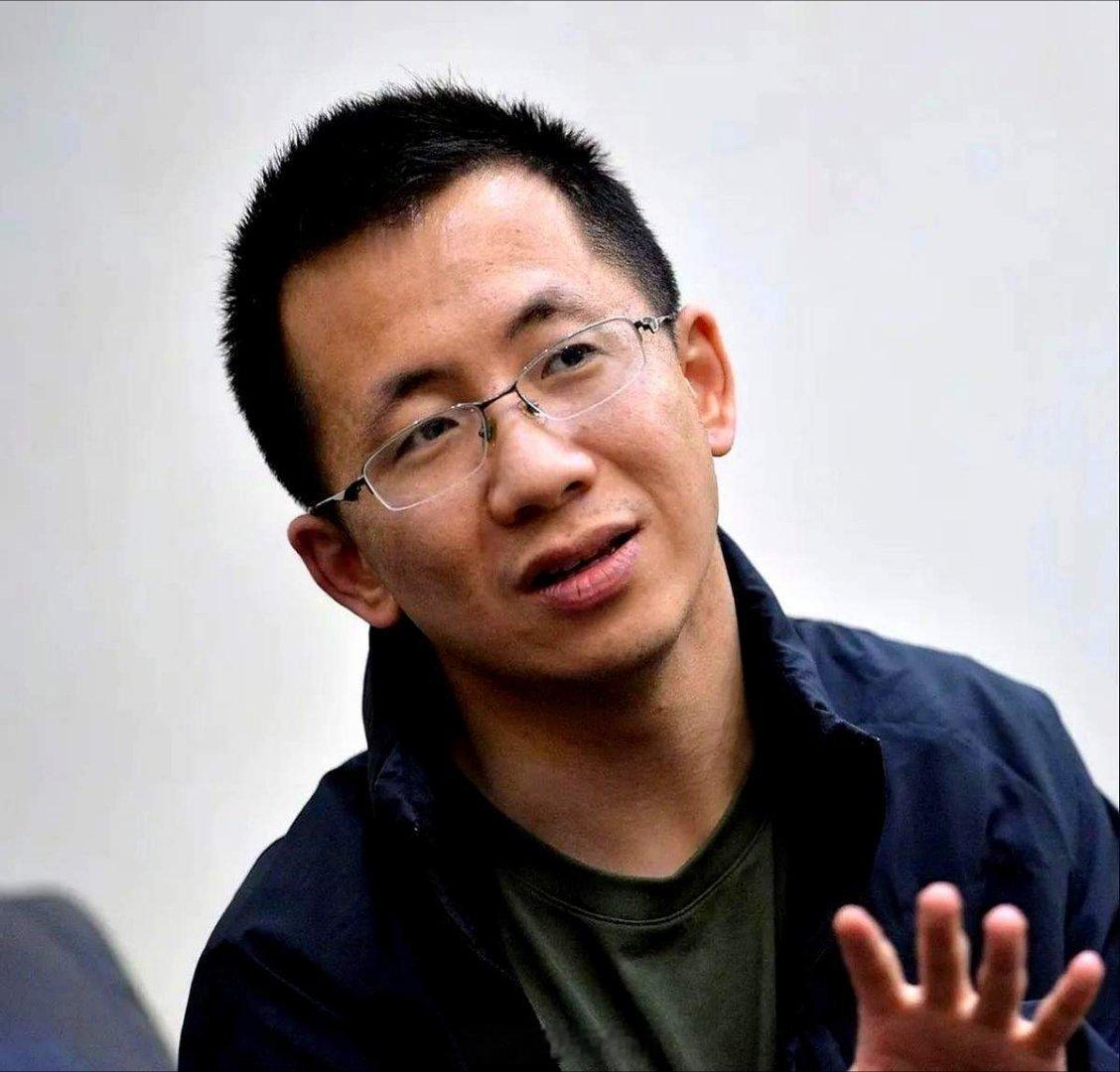 别信大众的判断，很多时候它和事实是反的。张一鸣当年看准移动互联网，别人还在质疑屏