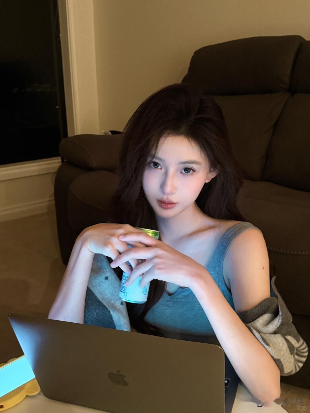 居家氛围感拍照穿搭 分享一下你随手拍下的照片 女生怎么穿搭彰显气质 怎样穿搭让自