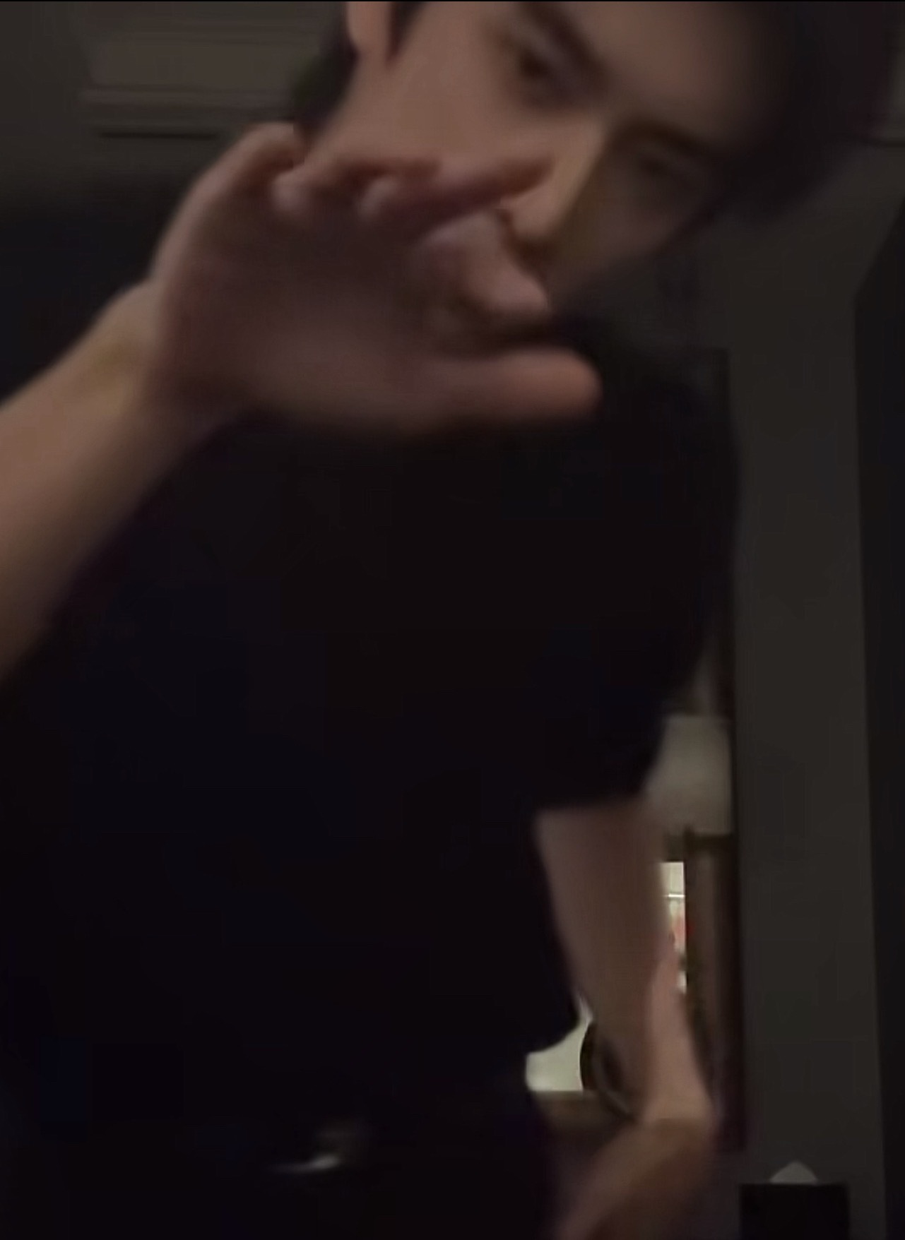 骚了哄的一套…又是熟悉的低画质暗环境…不怪我成为哥哥梦女🥵这谁不迷糊 