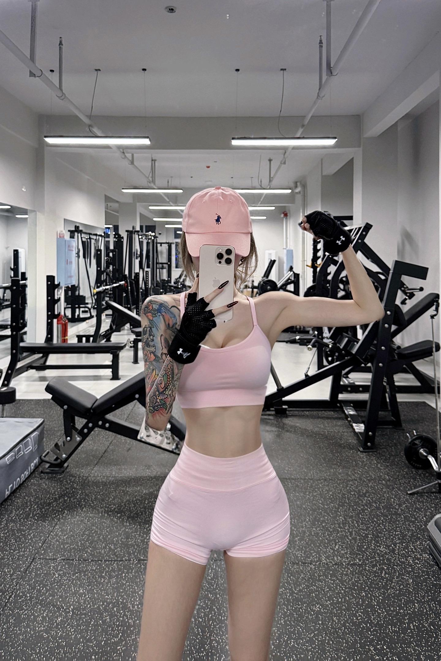 死了寿衣都穿包臀的💪🏽。