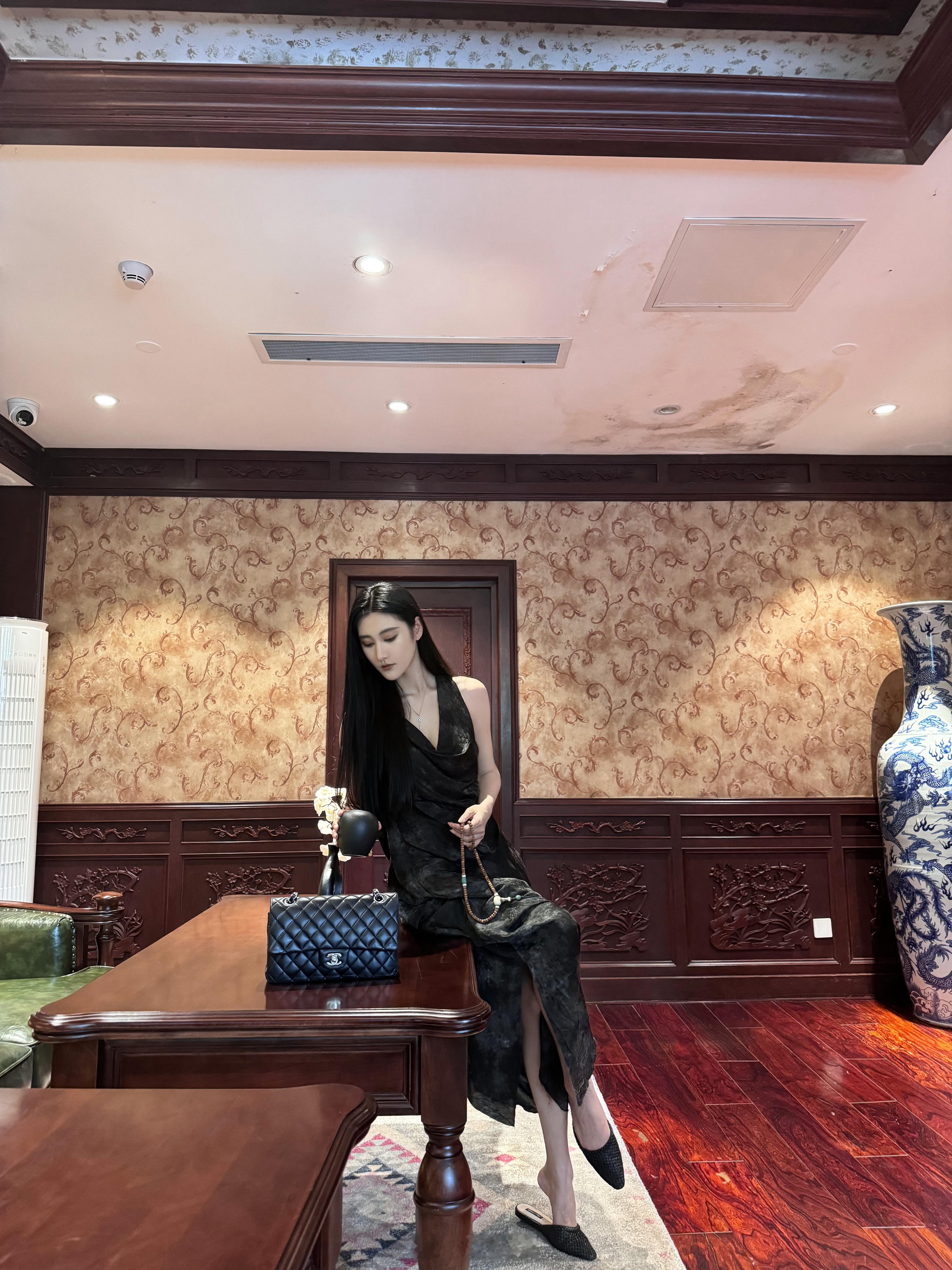 休言万事转头空。未转头时皆梦。 ​​​