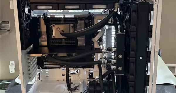 花十几万配的顶级电脑：遭遇诡异Bug无法开机！机主绝望发帖求助