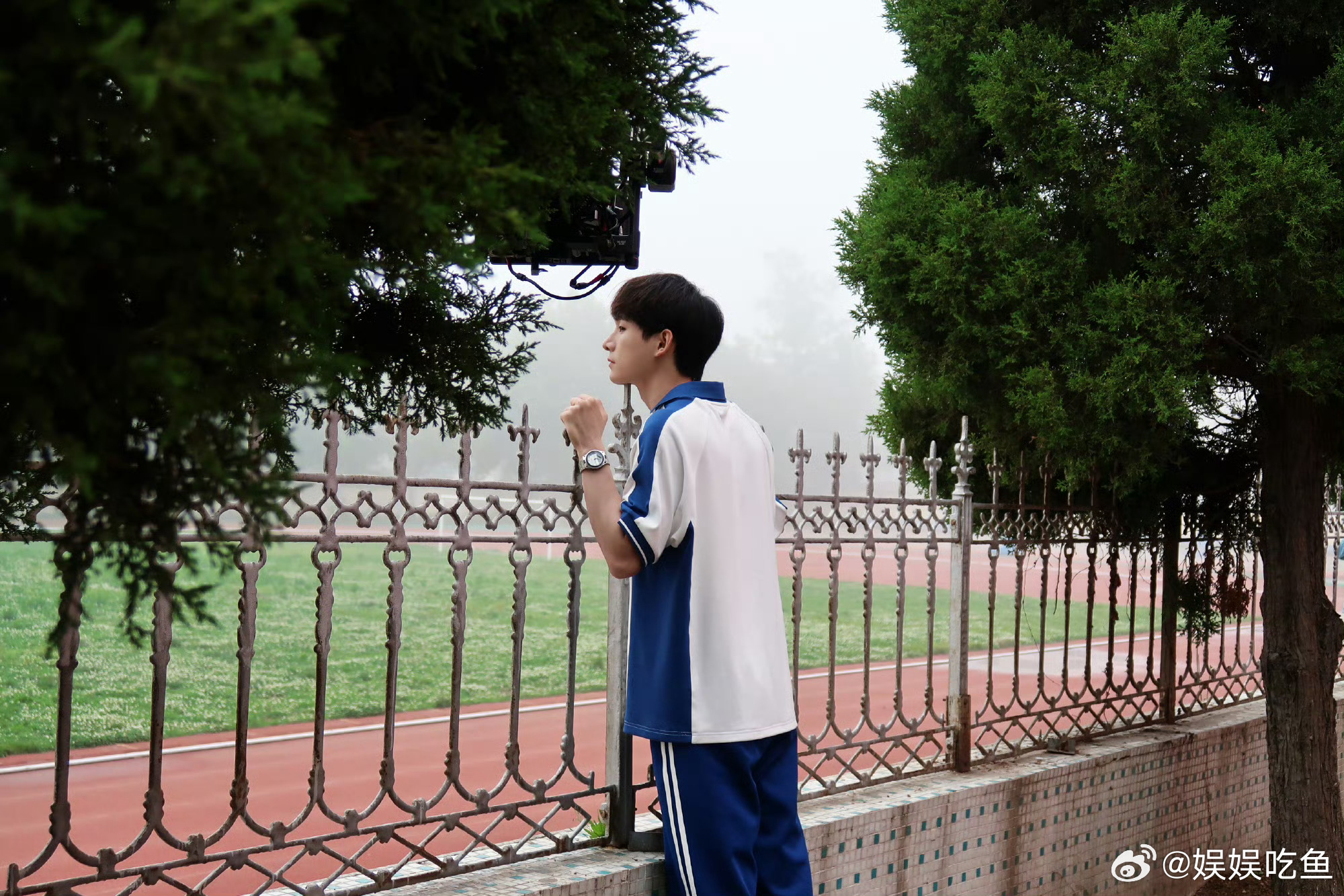 姚琛上披哥R1SE团建 本来睡前想刷个短视频助眠，结果被这群人凑在一起喊“姚琛冲