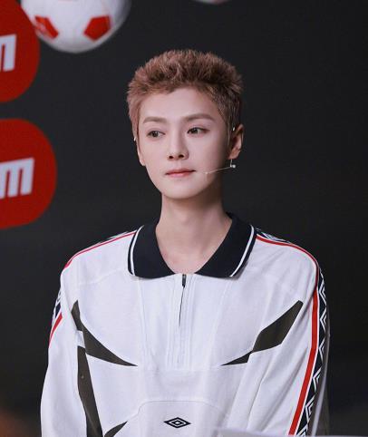 鹿晗疑似出轨鹿晗工作室转发回应 已经被全网封禁的网红司晓迪再次发布涉及多名男艺人