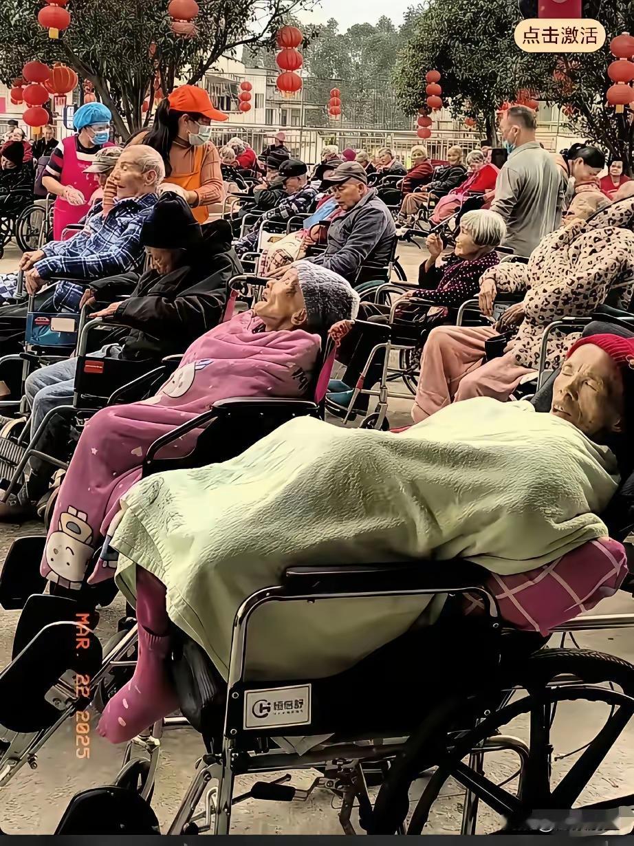 好死不如赖活着。有那一口气就要撑着，谁也不愿意自己断自己那一口气儿。等我们老了的