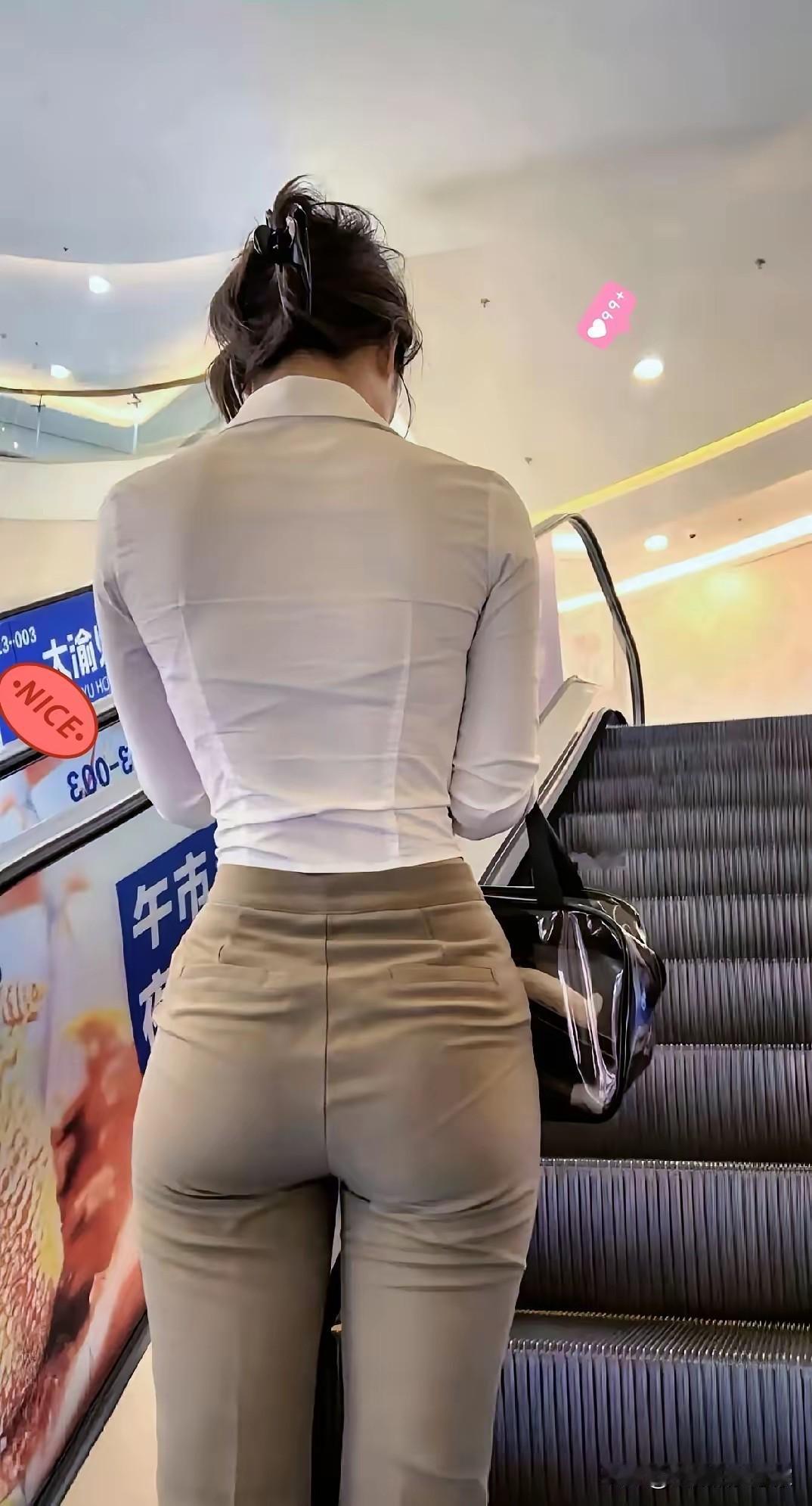 当如此身材穿的搭女神出现，你会先看脸还是先被身材穿搭圈粉？
 
当你撞见这样一身