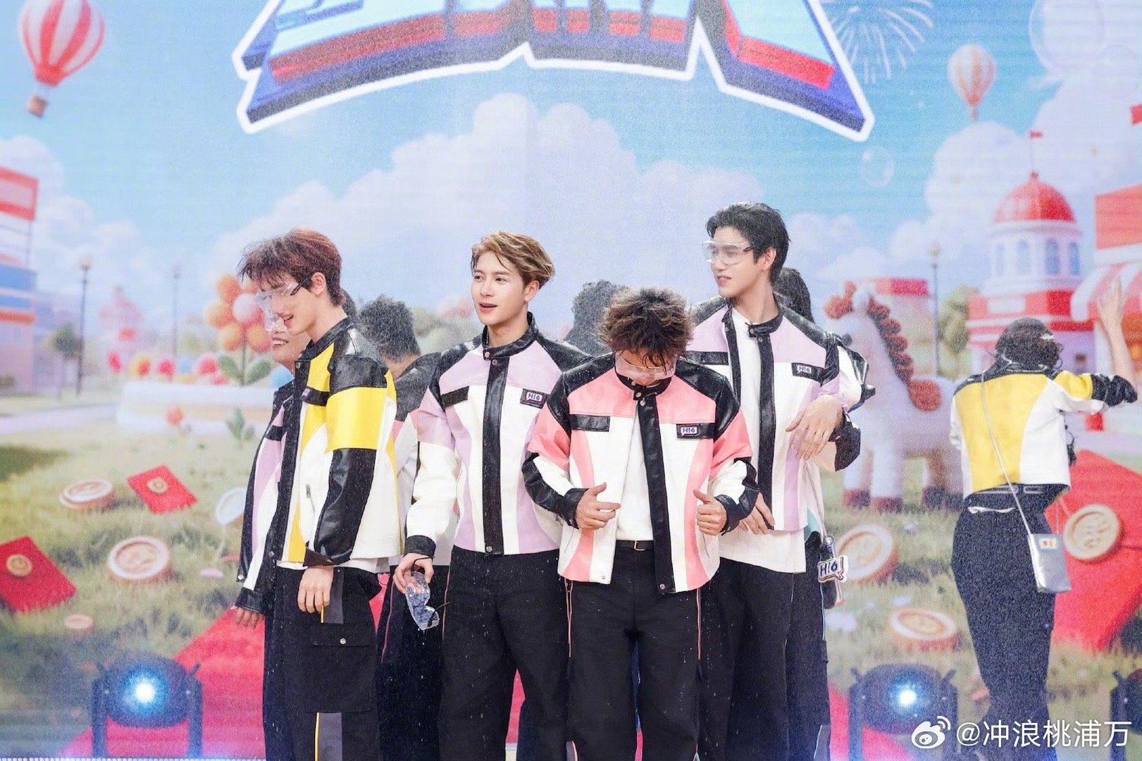 王嘉尔你好星期六谁能不期待啊！王嘉尔好六今晚播出，行行行直接等这个嘉尔表现！你好