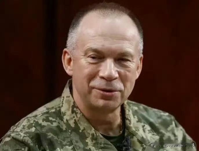 俄罗斯目前正面临各个方面的严峻挑战，其处境异常艰难。就在昨天乌克兰总司令瑟尔斯基