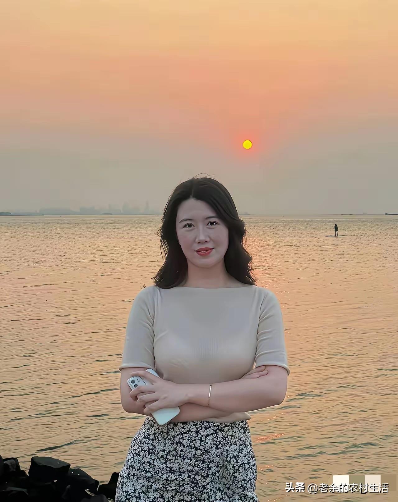 两口子最重要的就是两件事

第一，对等
第二，匹配

对等就是门当户对
家庭学历